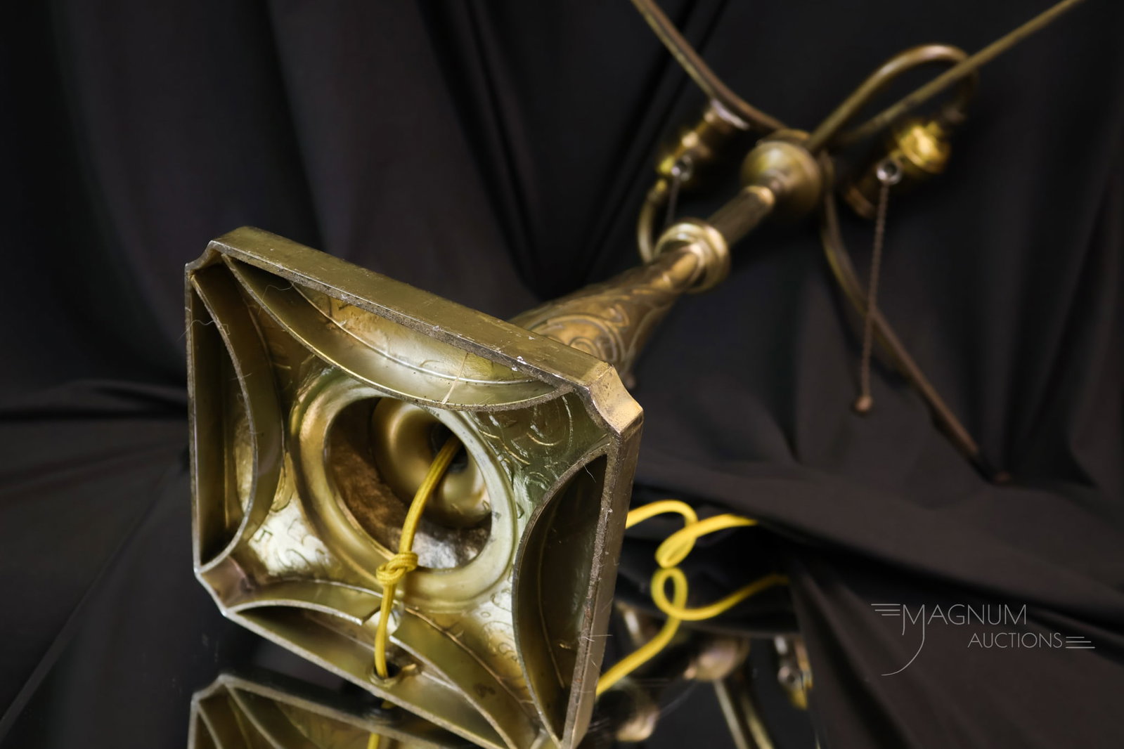 Pairpoint Reverse Painted Puffy Antique Table Lamp - 10