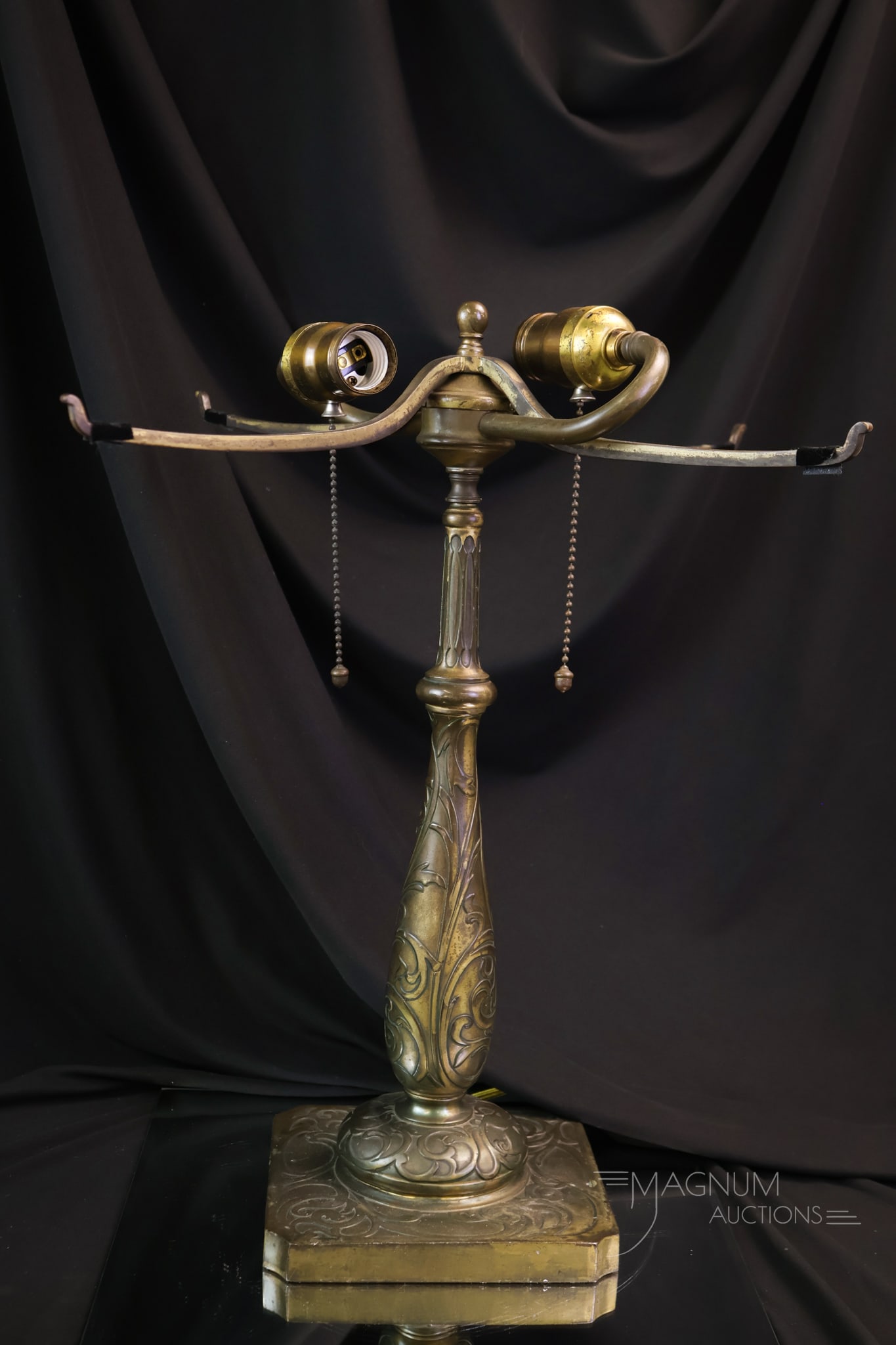 Pairpoint Reverse Painted Puffy Antique Table Lamp - 9