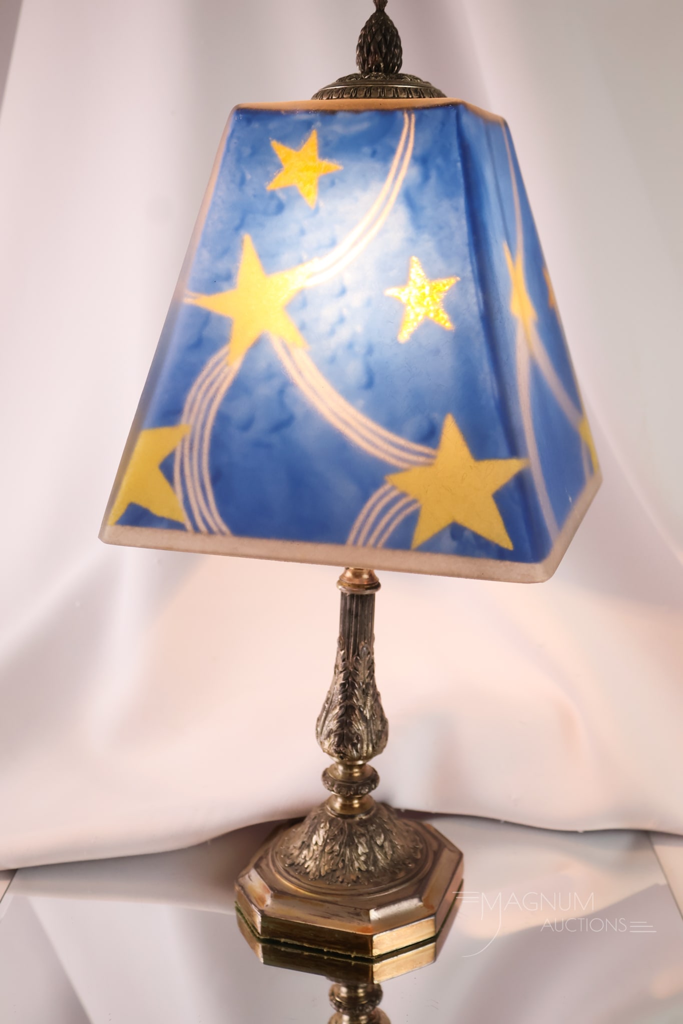 Art Deco Pairpoint Reverse Painted Shooting Stars Boudoir Table Lamp: A beautiful Art Deco period reverse-painted Pairpoint boudoir table lamp. This lamp features a shade decorated with brilliant blue and shooting stars. The base is signed Pairpoint. The lamp measures 1