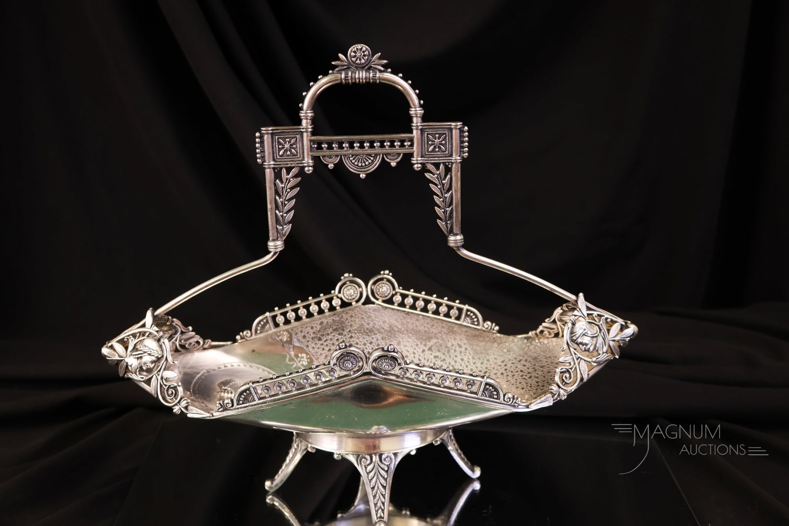 Meriden Silverplate Victorian Calling Card Basket (1 of 7)