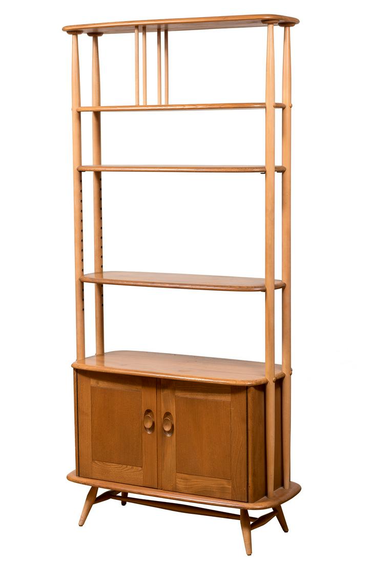 Windsor Giraffe screen shelf, ERCOL; England,: Windsor Giraffe screen shelf, ERCOL; England, 1960s.Solid elm wood.Designed by LUCIAN ERCOLANI (Italy, 1888 - 1976).It has two small stains on the first and second lower shelves.Measurements: 191.5 x