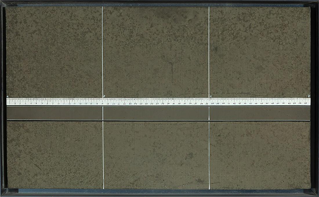 JOAN HERNÃNDEZ PIJUÃN (Barcelona, 1931 - 2005).: JOAN HERNÃNDEZ PIJUÃN (Barcelona, 1931 - 2005)."CentÃ­metre sobre espai negre", 1972.Mixed technique on canvas.Signed and dated in the lower right corner, titled and signed on the back.Measurement