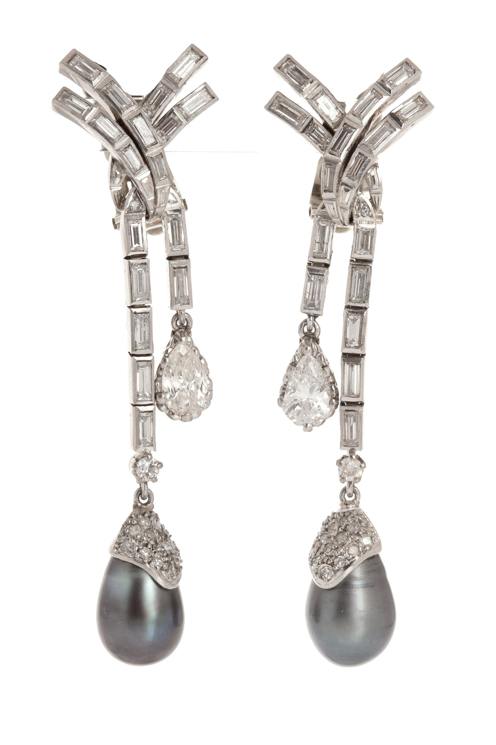 Pair of long earrings with movement made in 18 kt white (1 of 2)