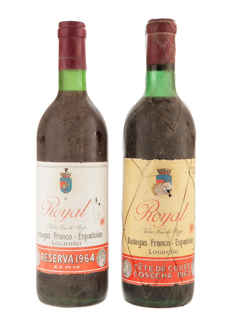 Two bottles of Royal Reserva from 1962 and 1964.: Two bottles of Royal Reserva from 1962 and 1964.Category: red wine. Rioja.Level: B-C.The Reserva wines of La Rioja belong to a selection of the best crianza red wines. Without varying the time spent i