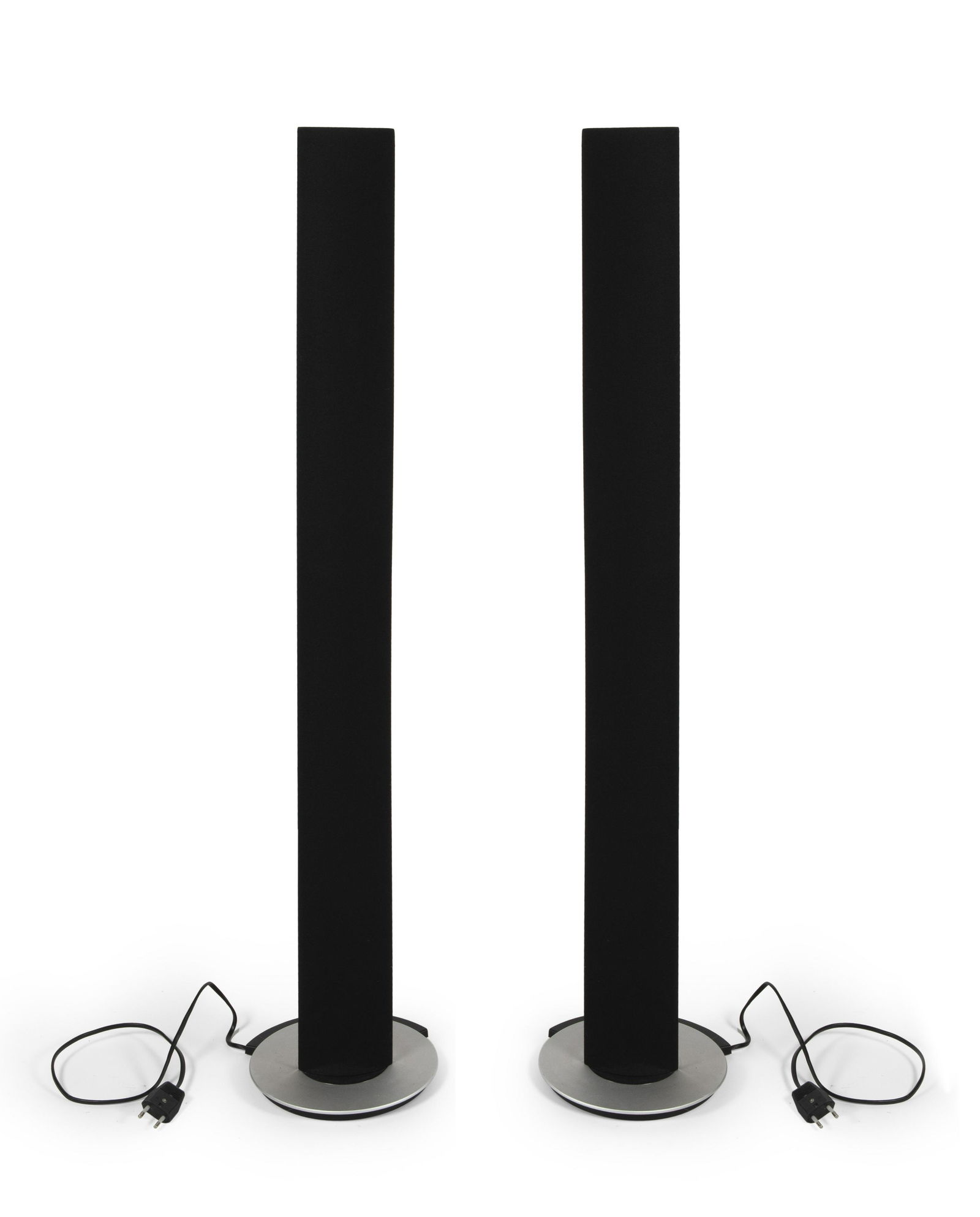 Pair of BANG & OLUFSEN speakers.Model "Beo lab: Pair of BANG & OLUFSEN speakers.Model "Beo lab 6000".Measurements: 110 x 10 x 8 cm.Bang & Olufsen is a Danish company that manufactures audio-visual products such as televisions, telephones, loudspeak