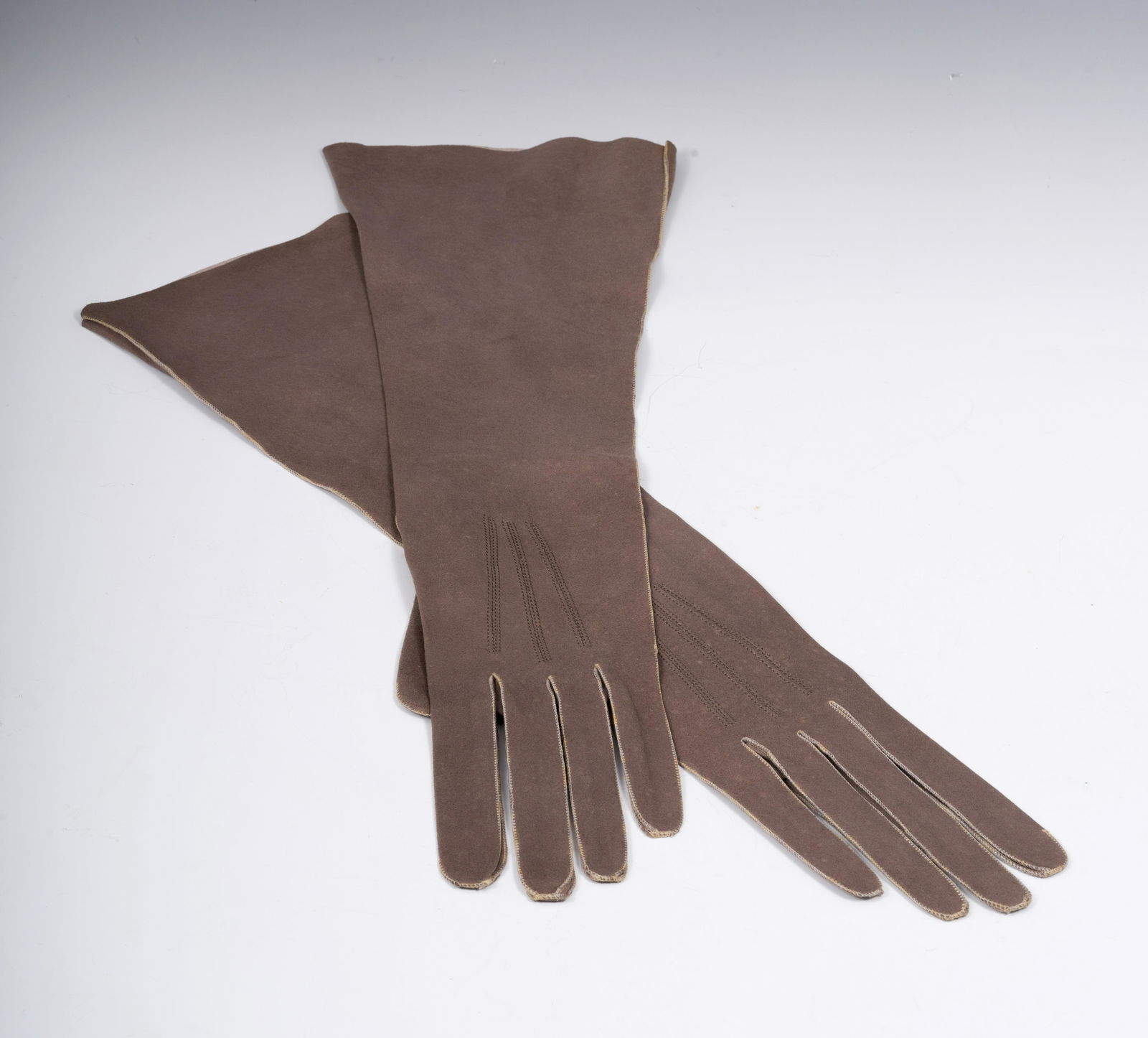 VIVIEN LEIGH.  Pair of gloves FOWNES BROTHERS. France, (1 of 3)
