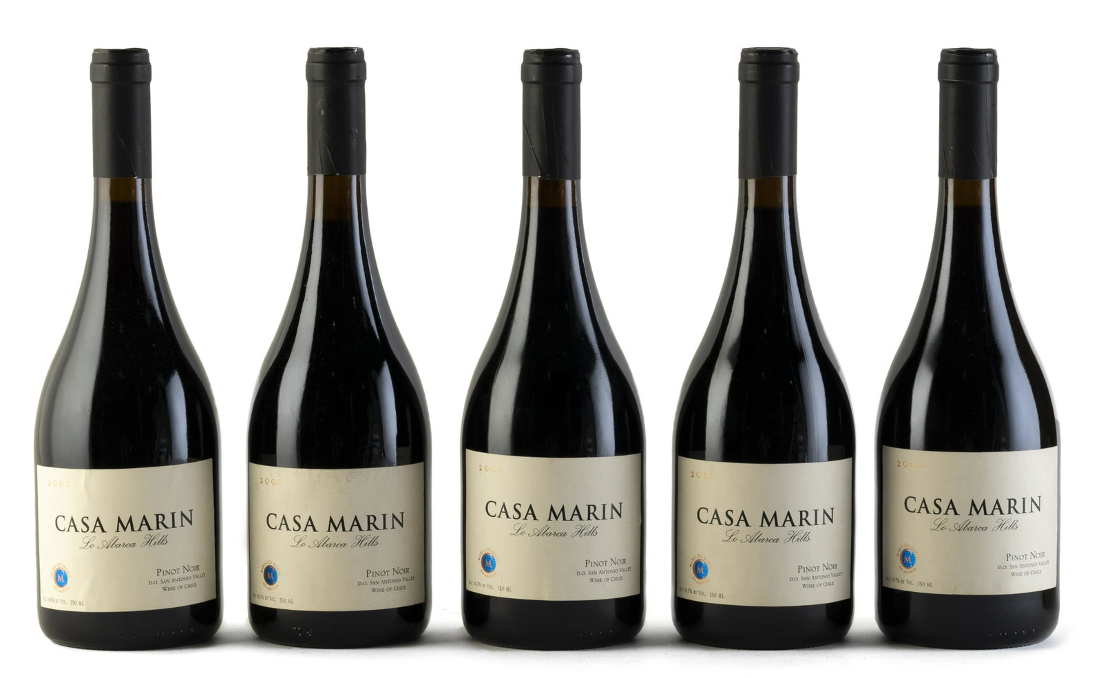 Five bottles Casa Marin-Lo Abarca Hills, vintage 2003.: Five bottles Casa Marin-Lo Abarca Hills, vintage 2003. Category: red wine, Pinot Noir. DO San Antonio Valley. Lo Abarca (Chile). Level: A. 750 ml.Lo Abarca Hills are the vineyards surrounding the vill