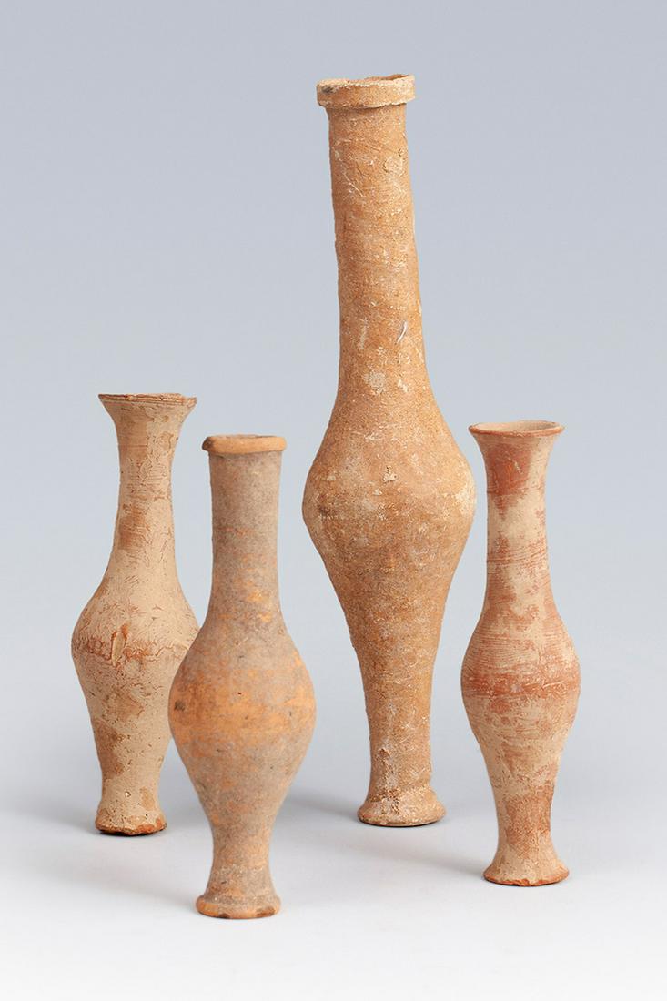 Four Roman ointments, 2nd century AD. Terracotta.: Four Roman ointments, 2nd century AD.Terracotta.Measurements: 21 cm (height of the tallest); 12 cm (height of the rest).Set of four terracotta vessels with globular body and neck. This type of flasks