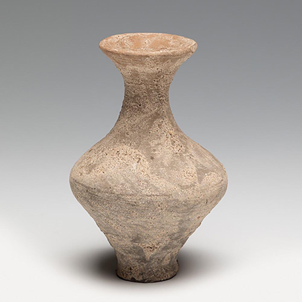Roman ointment. I-III Century A.D. Terracotta.: Roman ointment. I-III Century A.D.Terracotta.Measurements: 7,5 x 4,5 cm .Terracotta vessel with globular body and neck. This type of flasks were used to contain ointments, perfumed oils, etc., liquids