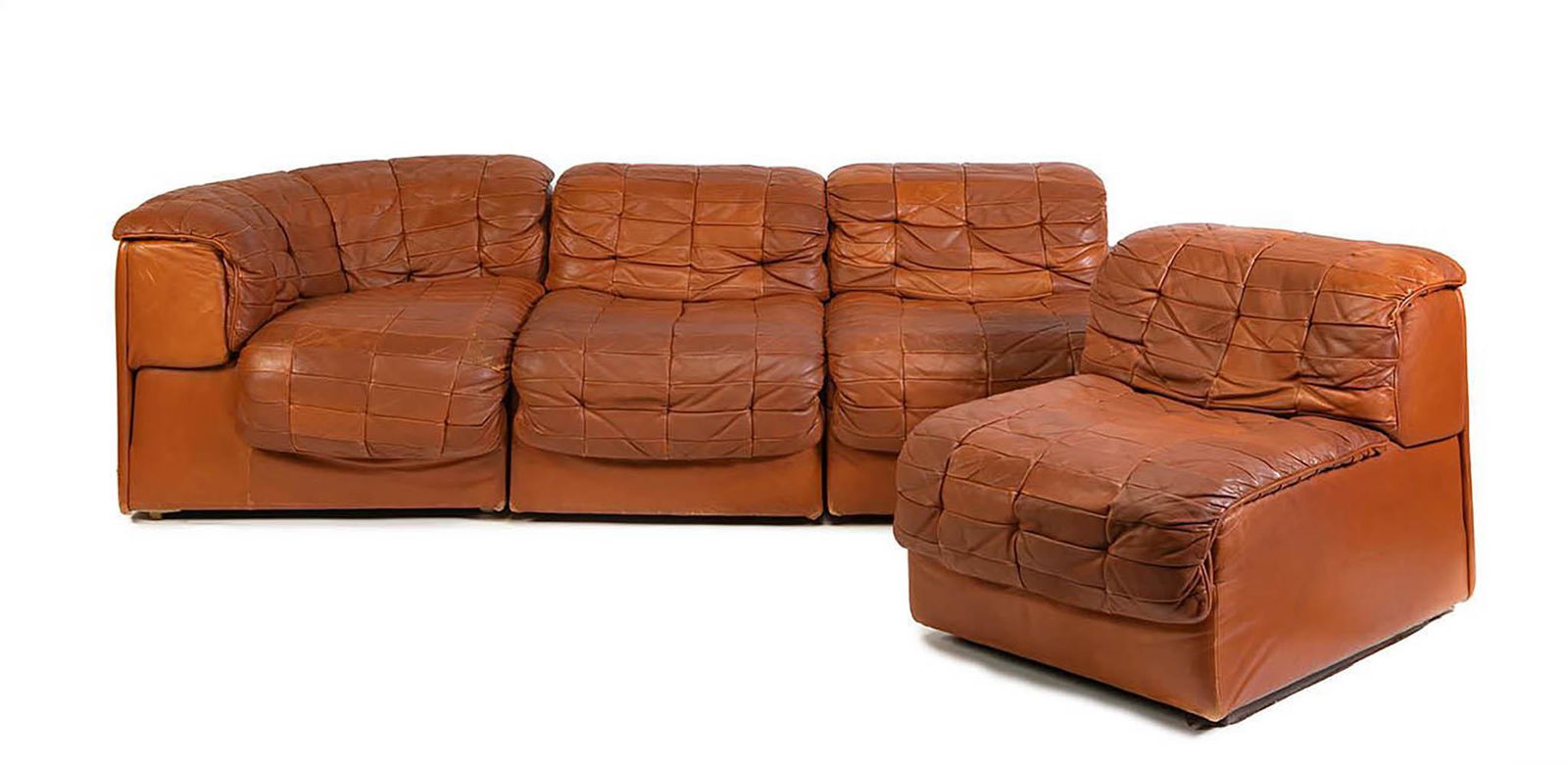 Modular set of sofas. Model DS11, 70's. Upholstered in: Modular set of sofas. Model DS11, 70's.Upholstered in brown leather,Measurements: 65 x 265 x 90 cm.Set of loose armchairs forming a four-seater sofa. As usual in the Swiss house De Sede, the upholster