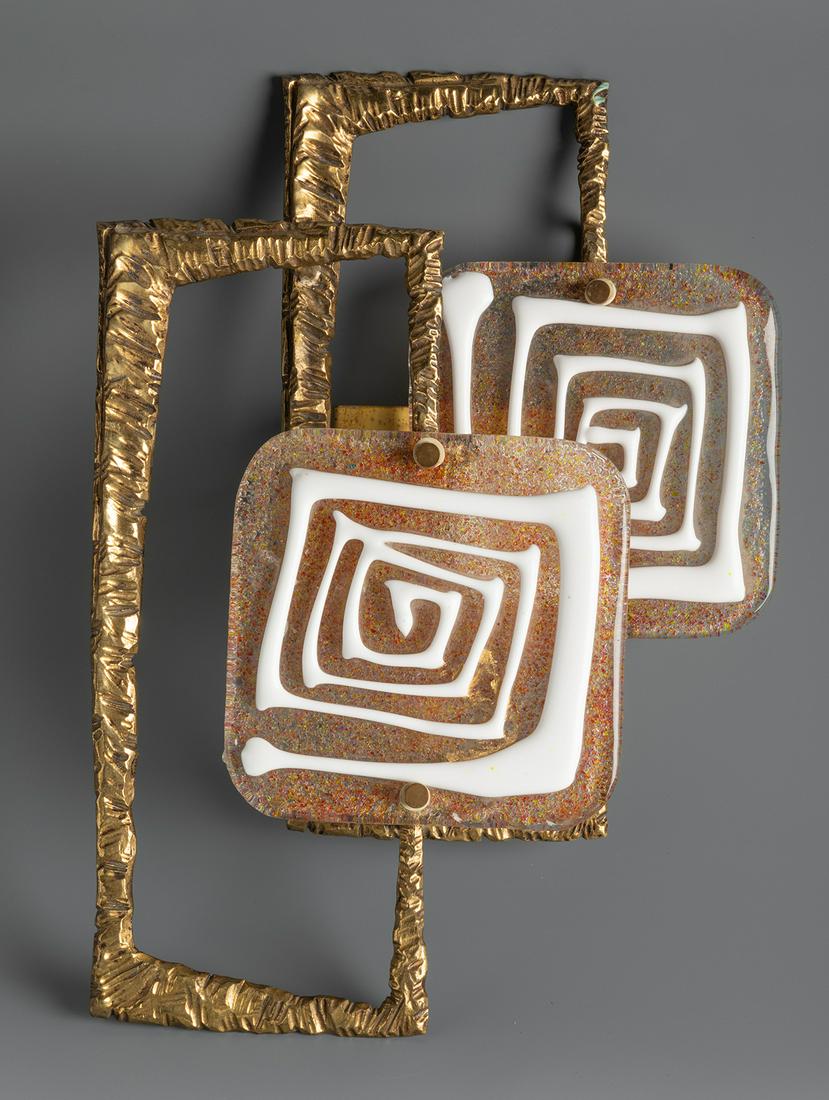 ANGELO BROTTO (Venice, 1914-2002) for ESPERIA. Wall lamp, 1960s. Bronze structure and Murano glass: ANGELO BROTTO (Venice, 1914-2002) for ESPERIA. Wall lamp, 1960s. Bronze structure and Murano glass diffusers. Spiral decorations in lattimo glass. Measurements: 52 x 35 cm. Angelo Brotto was a famous