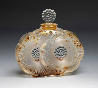 LALIQUE. France ca. 1970. Perfume bottle "Deux fleurs". Moulded and satin-finished glass.: LALIQUE. France ca. 1970. Perfume bottle "Deux fleurs". Moulded and satin-finished glass. Signed on the back of the base Lalique Â® France. Work reproduced in "Le Catalogue RaisonnÃ© del L'Ouvre