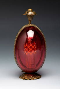 Art Nouveau perfume box. France ca.1910. Translucent glass and gilt metal. Provenance: Private: Art Nouveau perfume box. France ca.1910. Translucent glass and gilt metal. Provenance: Spanish private collection, formed between 1970 and 1995. Measurements: 11 cm (height); 6 cm (largest