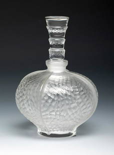 MARC LALIQUE (Paris, France, 1900 - 1977). Perfumer, ca. 1980. Moulded glass. Signed on the reverse: MARC LALIQUE (Paris, France, 1900 - 1977). Perfumer, ca. 1980. Moulded glass. Signed on the reverse of the base Lalique Â® France. Provenance: Spanish private collection, formed between 1970 and