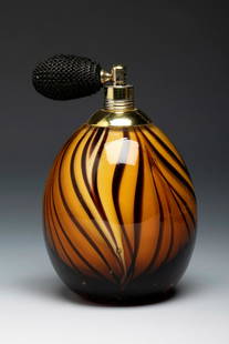 Perfume atomiser. Murano, Italy, second half of the 20th century. Blown glass. Provenance: Private: Perfume atomiser. Murano, Italy, second half of the 20th century. Blown glass. Provenance: Spanish private collection, formed between 1970 and 1995. Measurements: 11 cm (height); 7 cm (largest