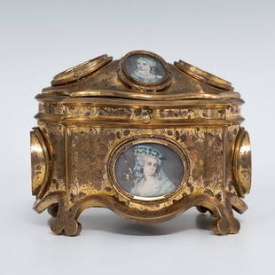 Jewelry Box; France, mid-19th century. Bronze and gouache on vellum.: Jewellery box; France, mid-19th century. Bronze and gouache on vellum. Measurements: 12 x 15,5 x 12,5 cm. Small bronze box of oval format that presents a design of recoco aesthetics. The box is