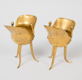 Pair of small archaic vessels, Jue; Chinese, 17th century. Fire-gilt and chiselled bronze.: Pair of small archaic vessels, Jue; China, 17th century. Fire-gilded and chiselled bronze. Measurements: 10 x 9 x 5 cm. The Jue is one of the legendary Chinese vessels for rituals, established since