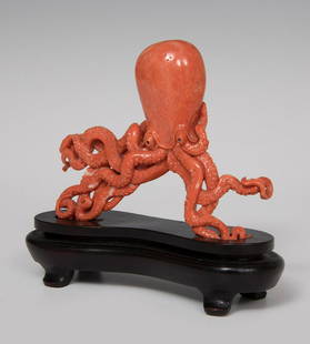 Octopus; Chinese work, First third of the 20th century Coral. It presents a break in some of the: Octopus; Chinese work, First third of the 20th century. Coral. Some of the tentacles are broken. Resting on a wooden base. Measurements: 9.5 x 12 x 3 cm; 13.5 x 14.5 x 5 cm (base). Round sculpture