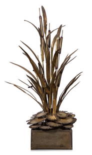 Maison Jansen lamp; France, around 1970. Gold metallic Electrified. Provenance: Private collection: Maison Jansen lamp; France, circa 1970. Gilt metal. Electrified. Provenance: Concha Barrios private collection. Measurements: 153 x 88 x 70 cm. The piece is placed on a square base, on which there is