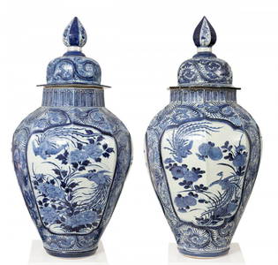 Pair of vases, Japan, Edo period, second third of the 19th century. Porcelain.