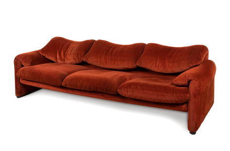 VICO MAGISTRETTI ( Milan, 1920 - 2006). Three-seater sofa, Maralunga model. Design 1973, for: VICO MAGISTRETTI ( Milan, 1920 - 2006). Three-seater sofa, Maralunga model. Design 1973, for Cassina. Iron and steel frame, upholstered in fabric. Some stains on the upholstery. Signs of wear and