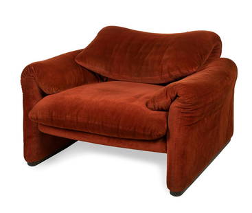 VICO MAGISTRETTI ( Milan, 1920 - 2006). Armchair, model Maralunga. Design 1973, for Cassina. Iron: VICO MAGISTRETTI ( Milan, 1920 - 2006). Armchair, model Maralunga. Design 1973, for Cassina. Iron and steel frame, upholstered in fabric. Damage to the fabric on the left side of the sofa (see