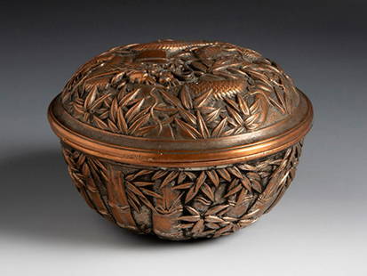 YAMATO-GUMI (active in Japan 1899-1960). Art Deco jewellery box, ca.1940. Manufacture in: YAMATO-GUMI (active in Japan 1899-1960). Art Deco jewellery box, ca.1940. Manufacture in copper-plated metal decorated in relief with bamboo canes and dragons. With contrasts on the reverse. 