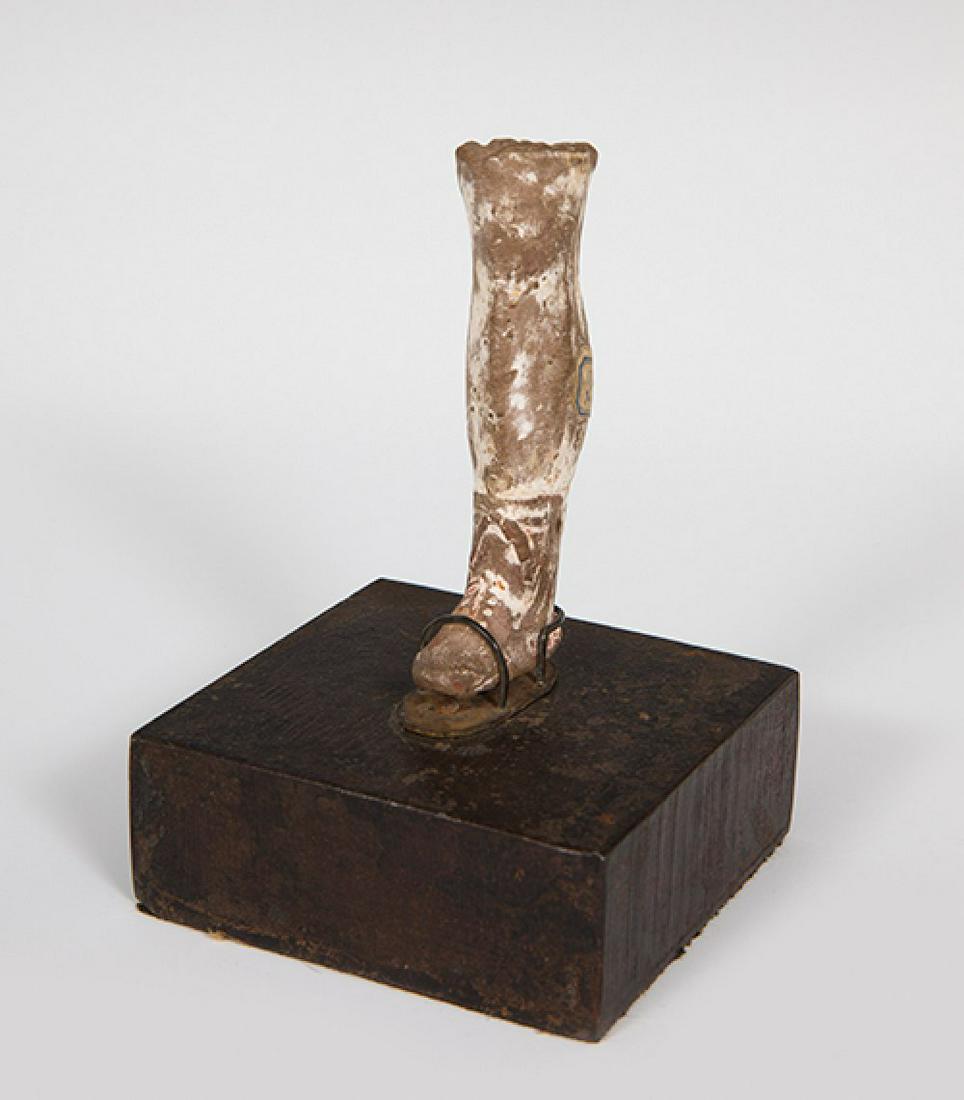 warrior foot; Rome, Hellenistic period, 1st century BC- 1st century AD. Terracotta. Presents traces (1 of 6)