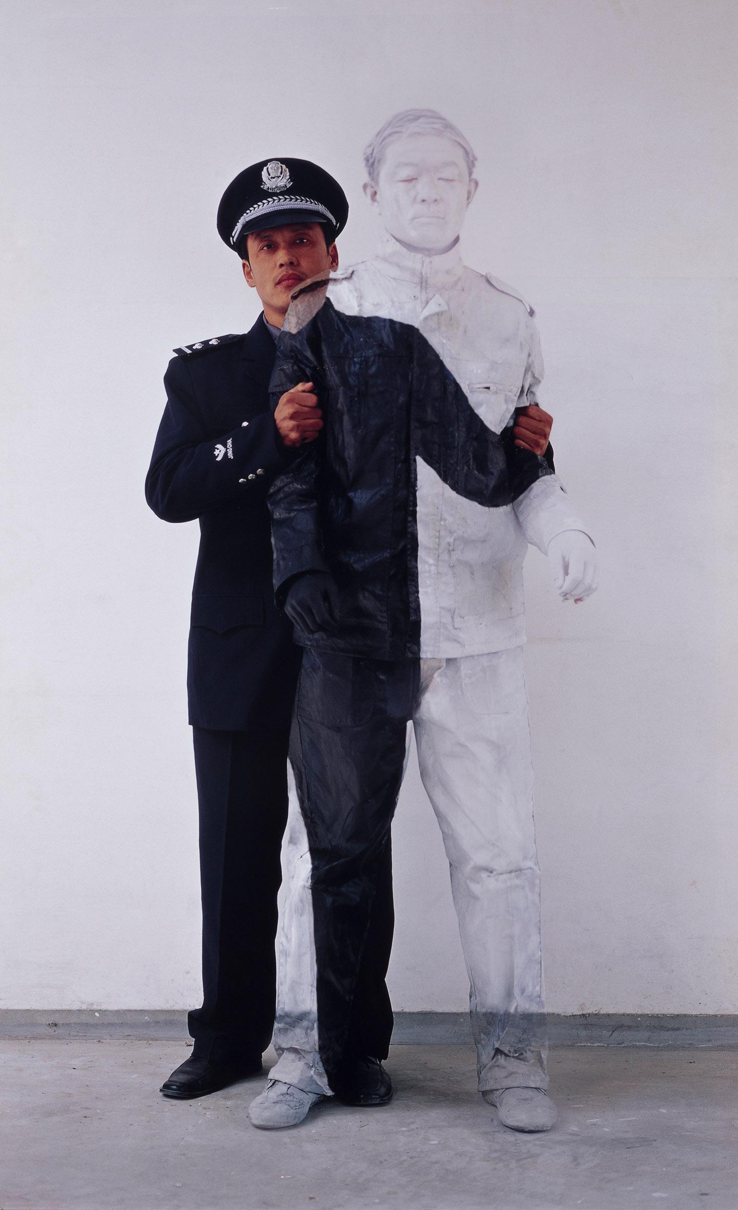 LIU BOLIN (Shandong, 1973). "#1". Hide in the city" series, 2008. C-print on aluminium, copy 6/8.: LIU BOLIN (Shandong, 1973). "#1". Hide in the city" series, 2008. C-print on aluminium, copy 6/8. Copy of 2009. With label on the back of the Tagomago gallery, Barcelona. Slight damage in the margins.