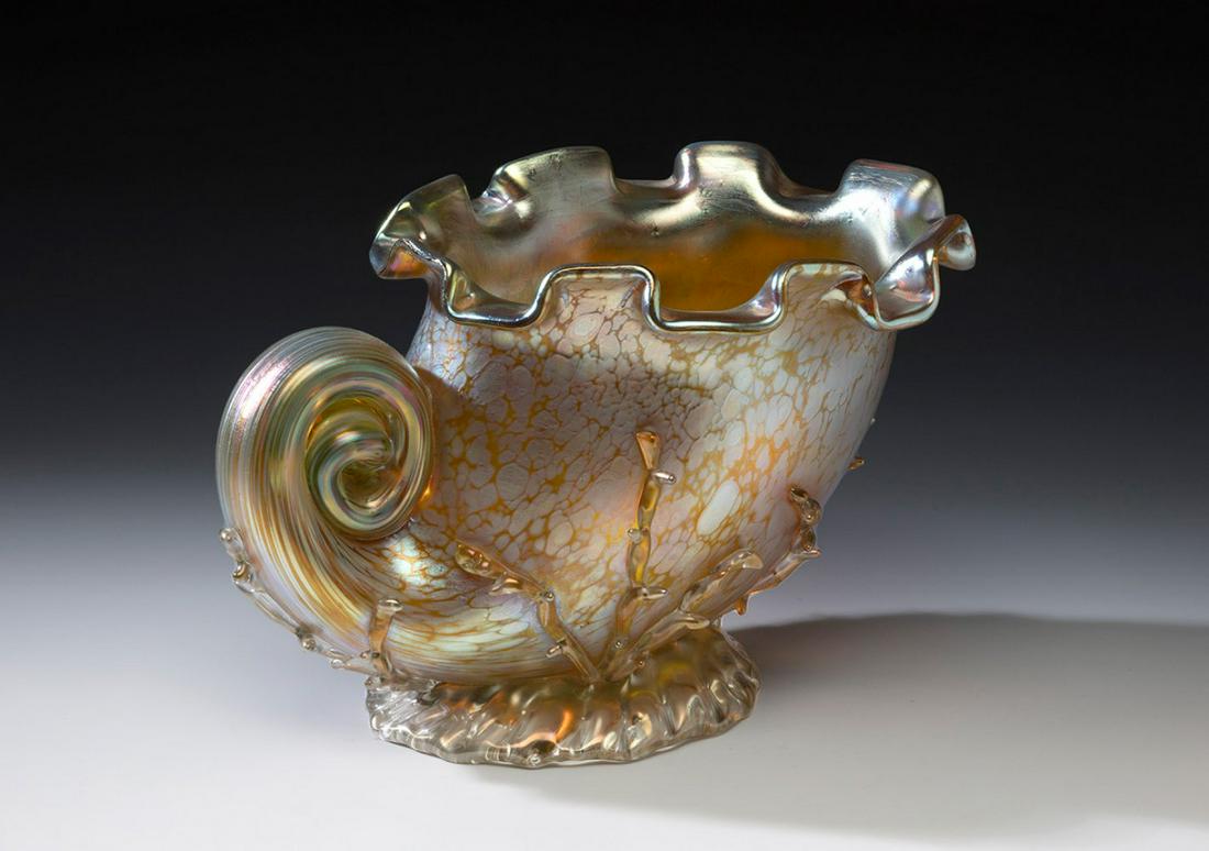 Jugendstil LOETZ tabletop centrepiece; Austria, ca. 1900. Iridescent blown glass. A tabletop: Jugendstil LOETZ tabletop centrepiece; Austria, ca. 1900. Iridescent blown glass. A tabletop centrepiece of iridescent blown glass from the Austrian manufacturer Loetz. In the form of a conch shell wi