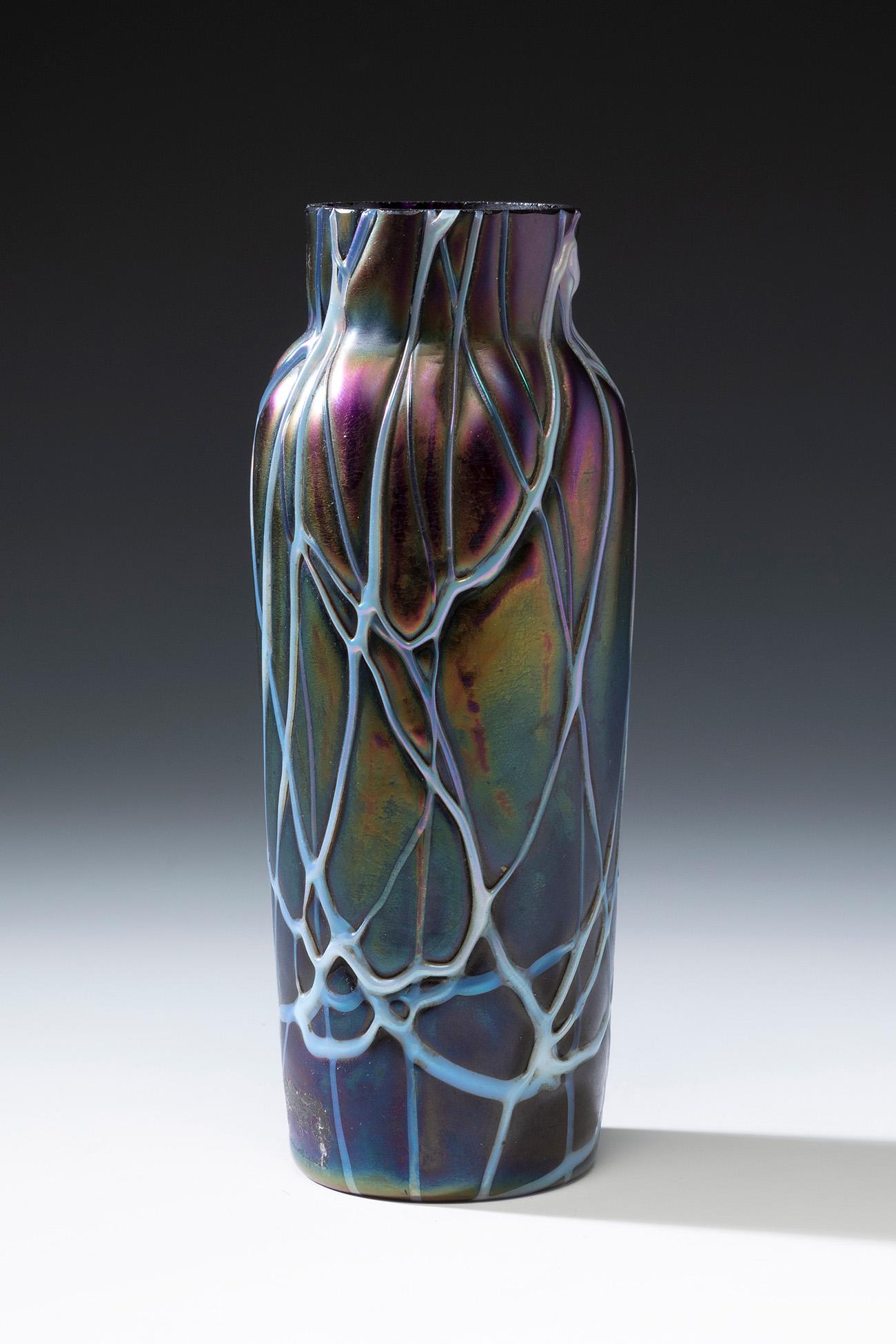 Jugendstil PALLME-KÃ–NIG vase. Bohemia, Czechoslovakia, ca. 1900. Iridescent blown glass. An: Jugendstil PALLME-KÃ–NIG vase. Bohemia, Czechoslovakia, ca. 1900. Iridescent blown glass. An iridescent blown glass vase from the Austrian manufactory of Pallme-KÃ¶nig. In the form of an amphora