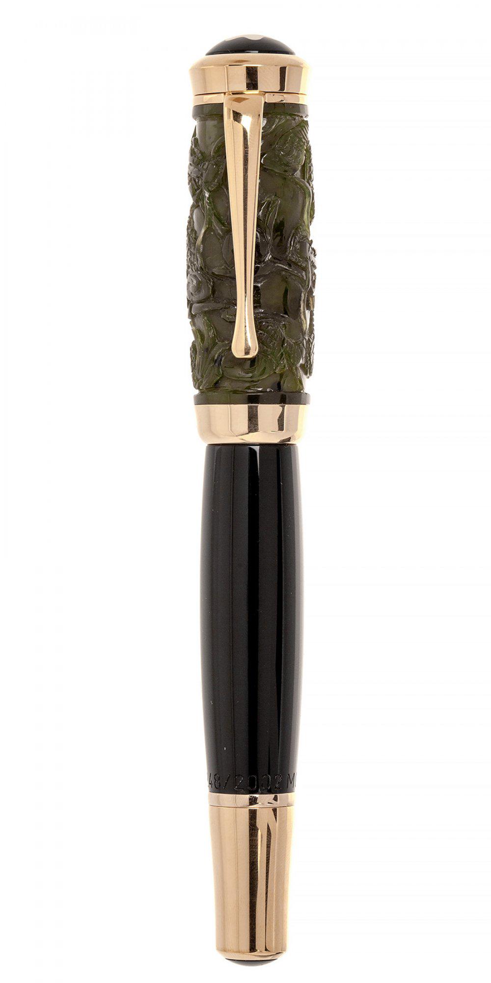 "MONTBLANC" FOUNTAIN PEN, QING DISNASTY LIMITED EDITION. Noble black resin body and jade cap. 18 Kt (1 of 3)