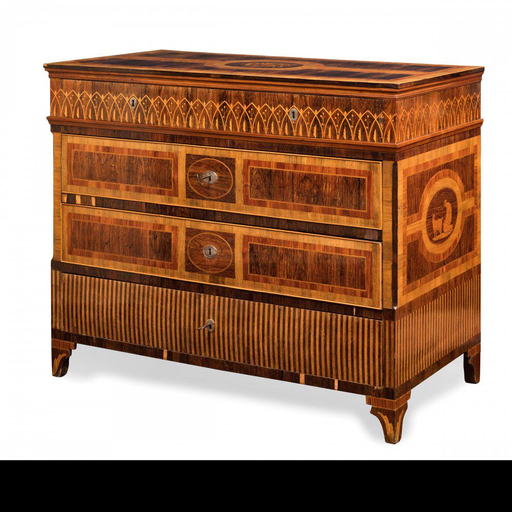 Important Mallorcan chest of drawers in the style of Charles IV. Mallorca, 18th century. Walnut wood (1 of 7)