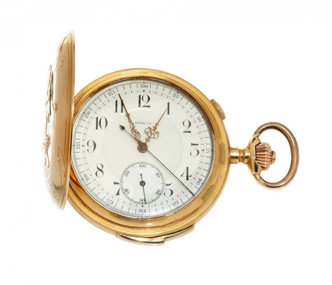 INVICTA pocket watch, for men / Unisex. In 18 kts yellow gold. White porcelain sphere with a slide: INVICTA pocket watch, for men / Unisex. In 18 kts yellow gold. White porcelain sphere with a slide rule graduated to 300. With three covers, the main one with a relief of two horses and a rider; the b