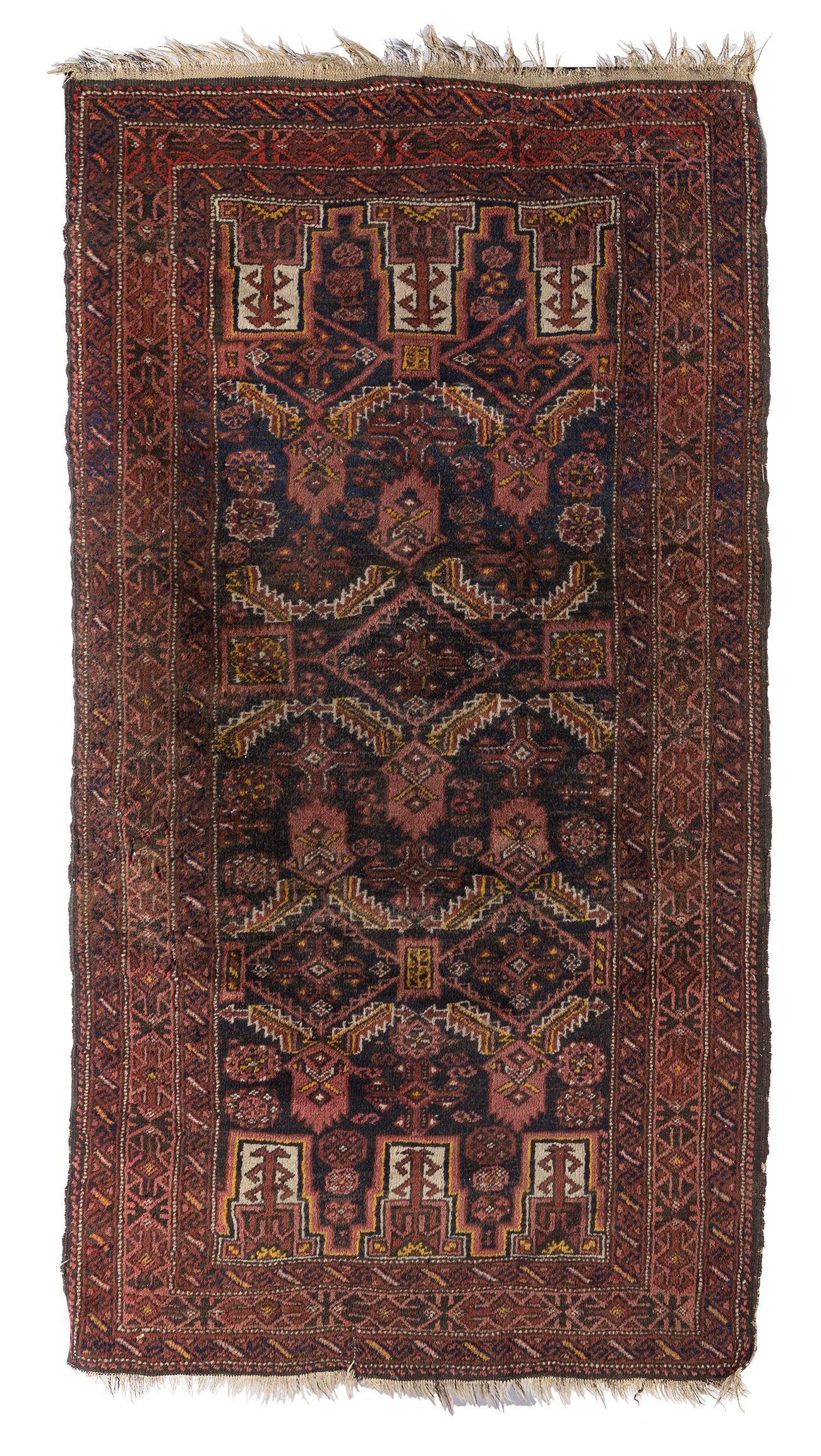 Baluch carpet. Pakistan, 19th century. Hand knotted wool. Fringe losses. Wear due to use and passage (1 of 2)