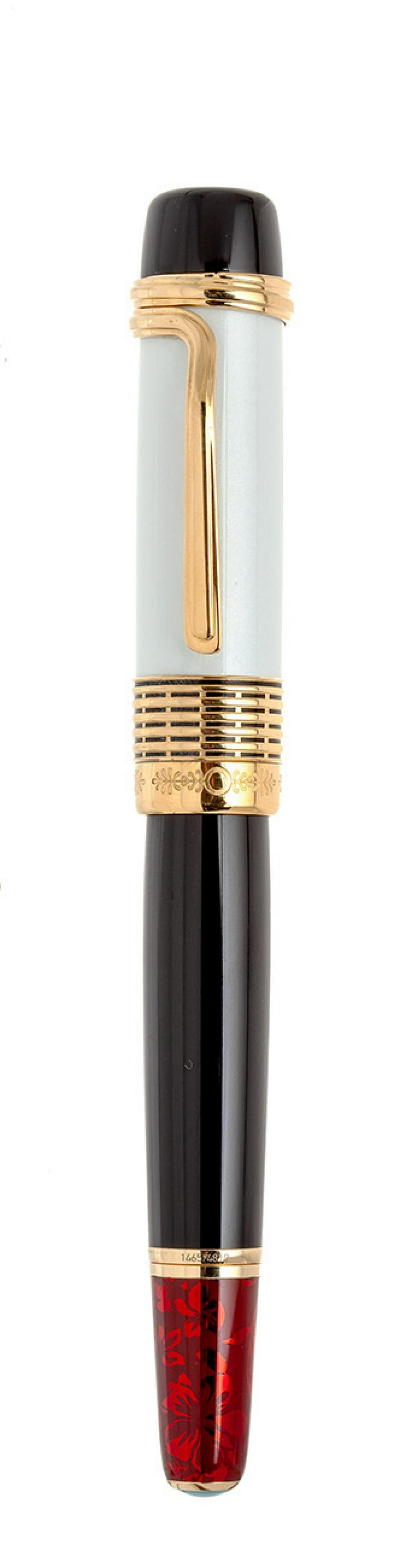 MONTBLANC FOUNTAIN PEN â€œLUCIANO PAVAROTTIâ€. Body in lacquered resin and gold. 18 kt gold nib, (1 of 2)