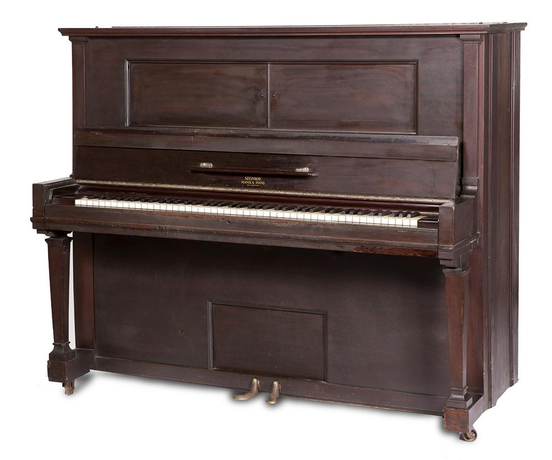 STEINWAY pianola-piano, first quarter of the 20th century.: STEINWAY pianola-piano, first quarter of the 20th century. Measurements: 134 x 159 x 77,5 cm. Early 20th century pianola-piano with Aeolian's Metrostyle Themodist Temponamic playing system, in use bet