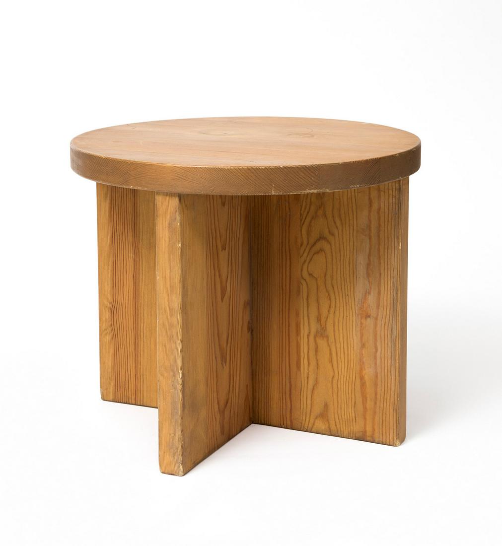 AXEL EINAR HJORTH (Sweden, 1888-1959). Lovo table. Wood. Presents marks of use. (1 of 7)