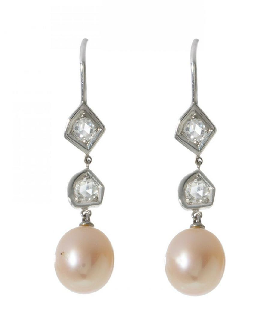 Pair of long earrings  with movement in 18kt white gold, diamonds and Mimi pearl by Mikimoto. Adamas (1 of 2)