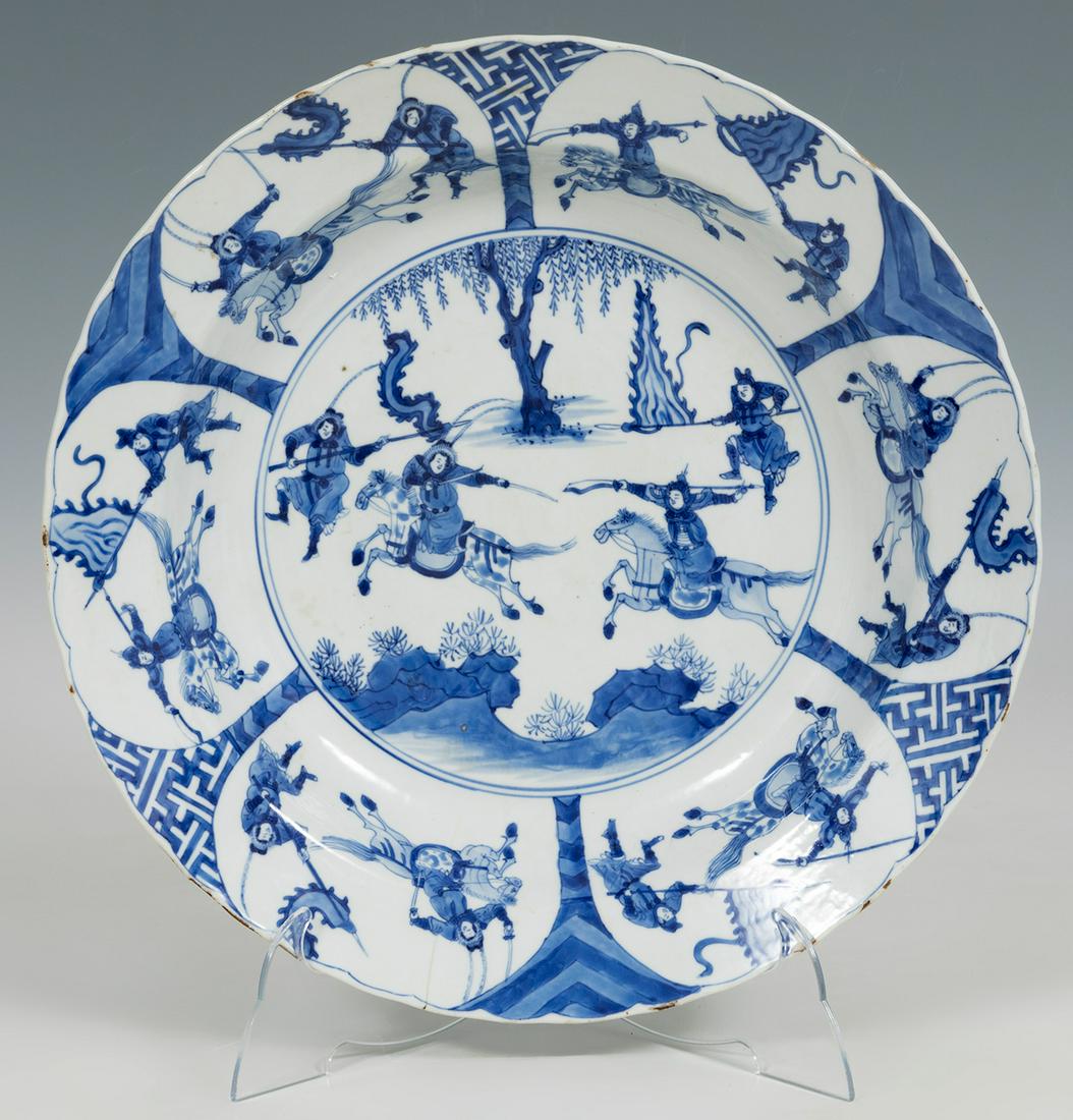 Dish; China, Ming Dynasty, 1368-1644. Kraak porcelain. It has hair on the edge. Provenance: Private: Dish; China, Ming Dynasty, 1368-1644. Kraak porcelain. It has hair on the rim. Provenance: private collection conceived since the 1970s between London and Madrid. Measurements: 7.5 x 37.5 cm (diameter