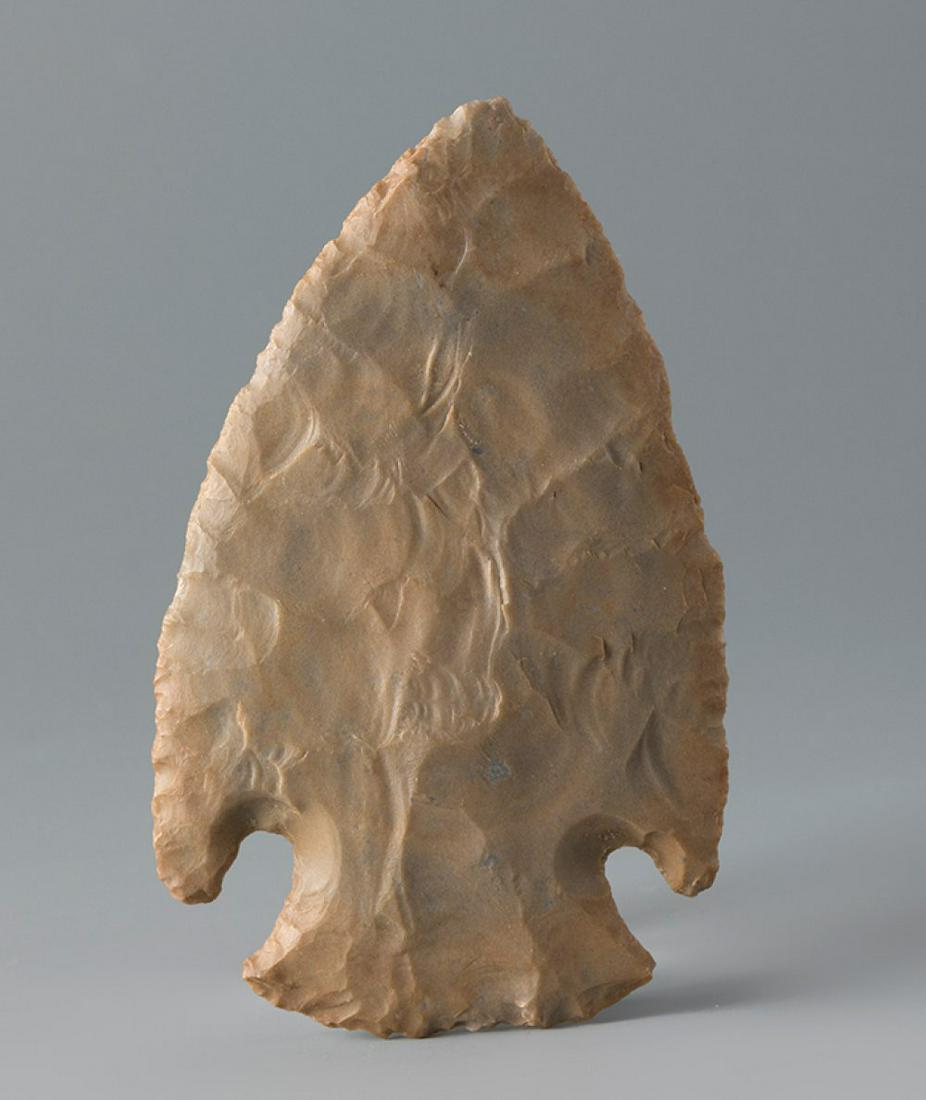Arrow tip of Native American Indian peoples. America, 13000-1000 B.C. Flint.  Provenance: private (1 of 3)