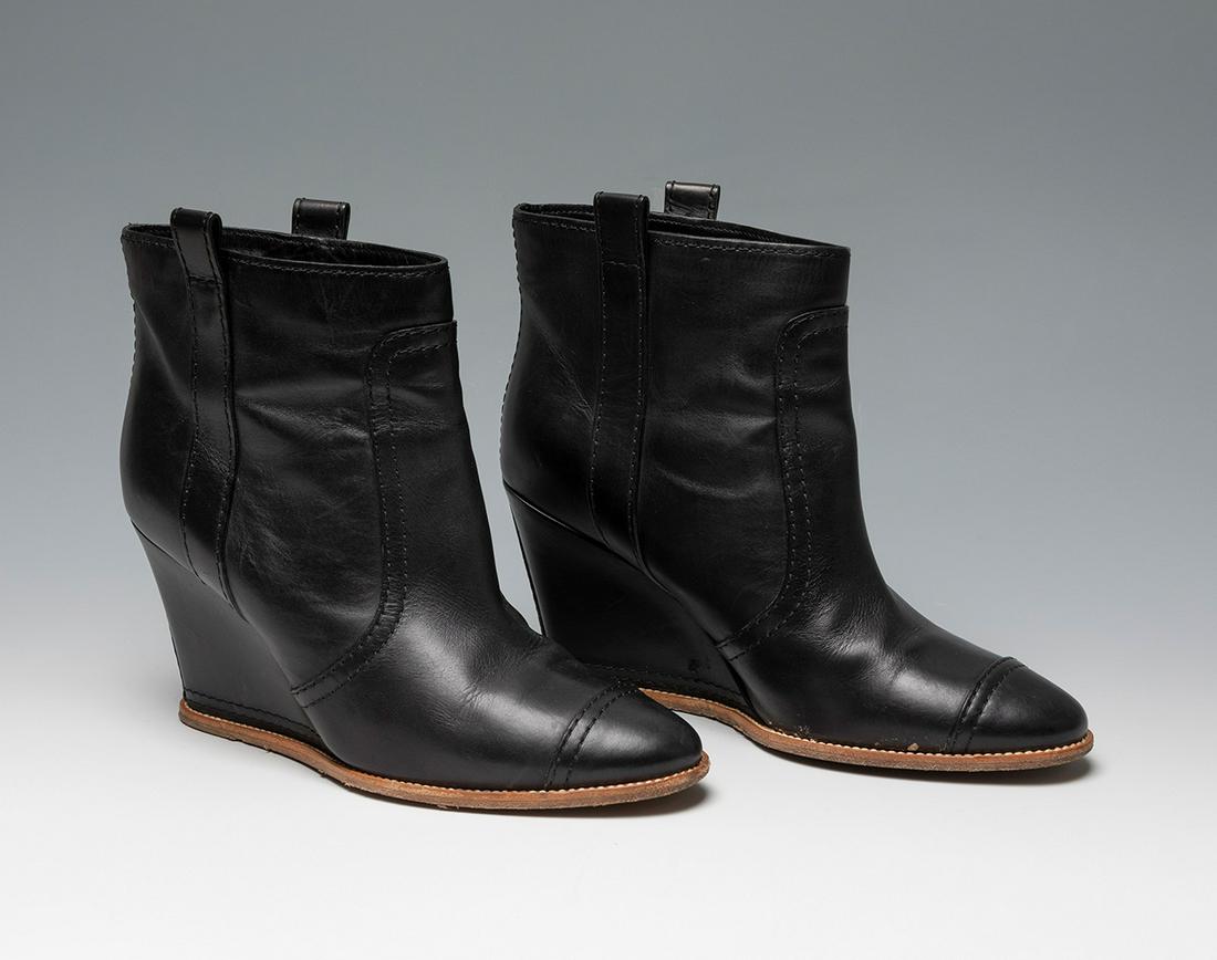CHANEL. Black leather ankle boots with wedge heel. Rounded toe. With reference number. They have (1 of 6)