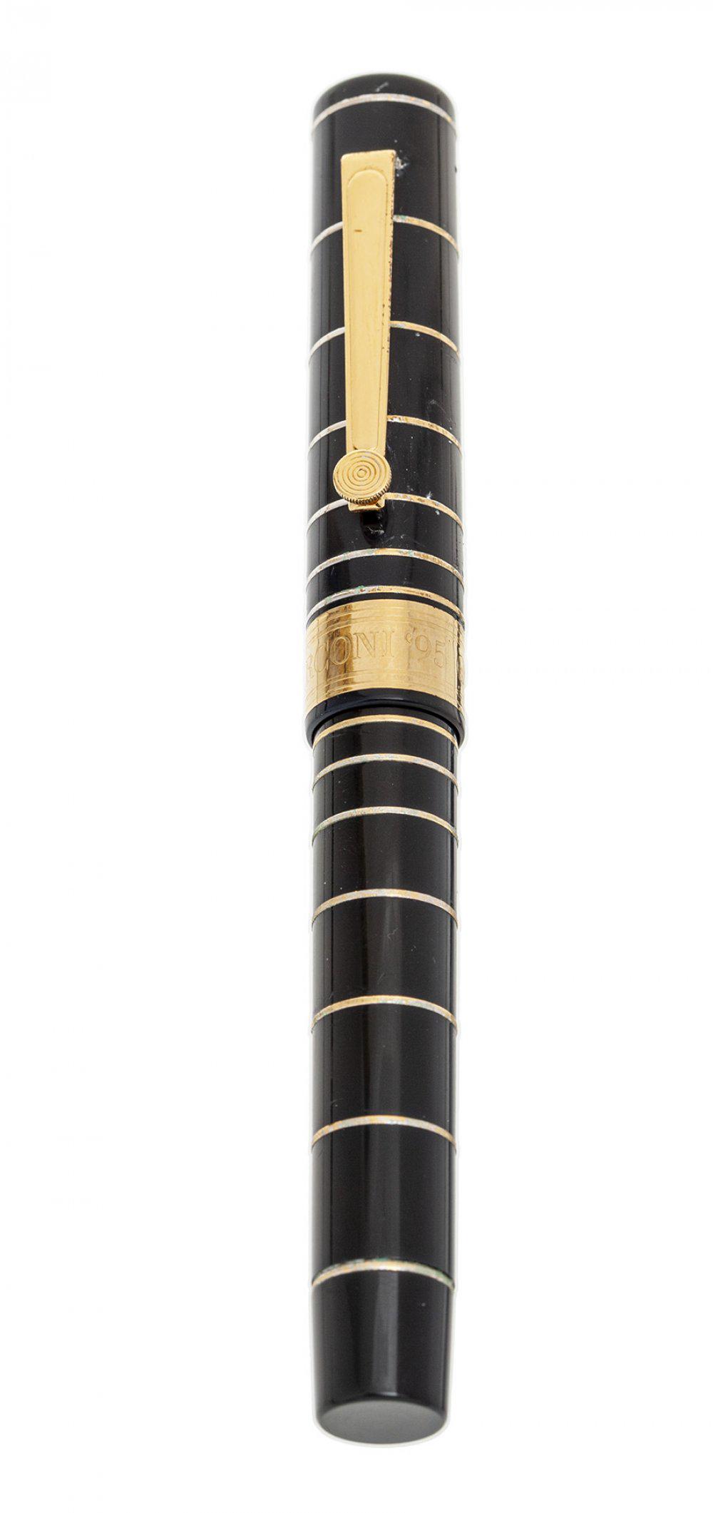 OMAS â€œMARCONI 1995â€ FOUNTAIN PEN Body in blue resin. Limited edition. Copy 1170/4000. 18 kt (1 of 3)