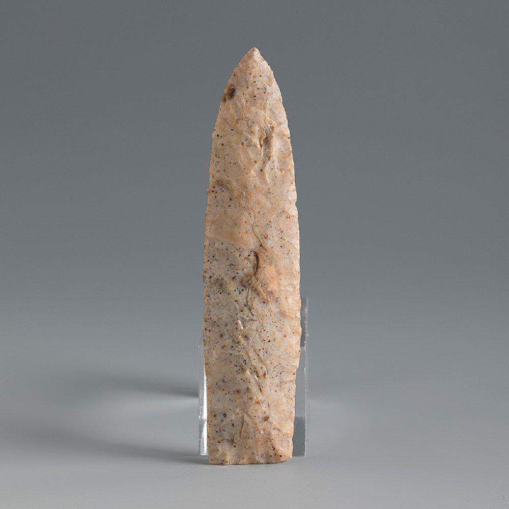 Arrowheads of Native American Indian peoples. America, 13000-1000 B.C. Flint. Provenance: -: Arrowheads of Native American Indian peoples. America, 13000-1000 BC. Flint. Provenance: - Jacques-AndrÃ© Cronier (1956-2019), ChÃ¢teau de MeziÃ¨rs le ClÃ©ry, France. - By inheritance from pre