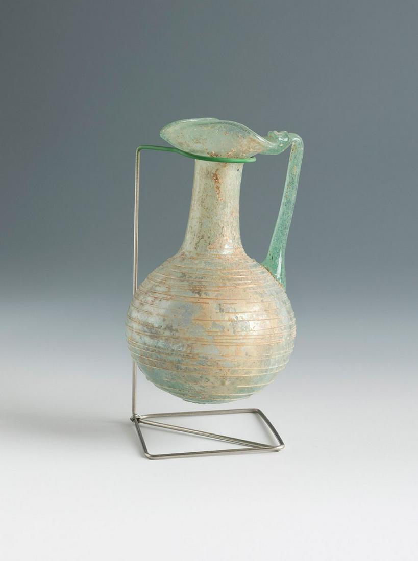 Oinochoe. Rome, 1st century AD. Glass. Breakage in the globular area. It preserves the fragments.: Oinochoe. Rome, 1st century AD. Glass. Break in the globular area. The fragments are preserved. Provenance: private collection. With label from the old collection. Certificate of 1970 attached. Measur