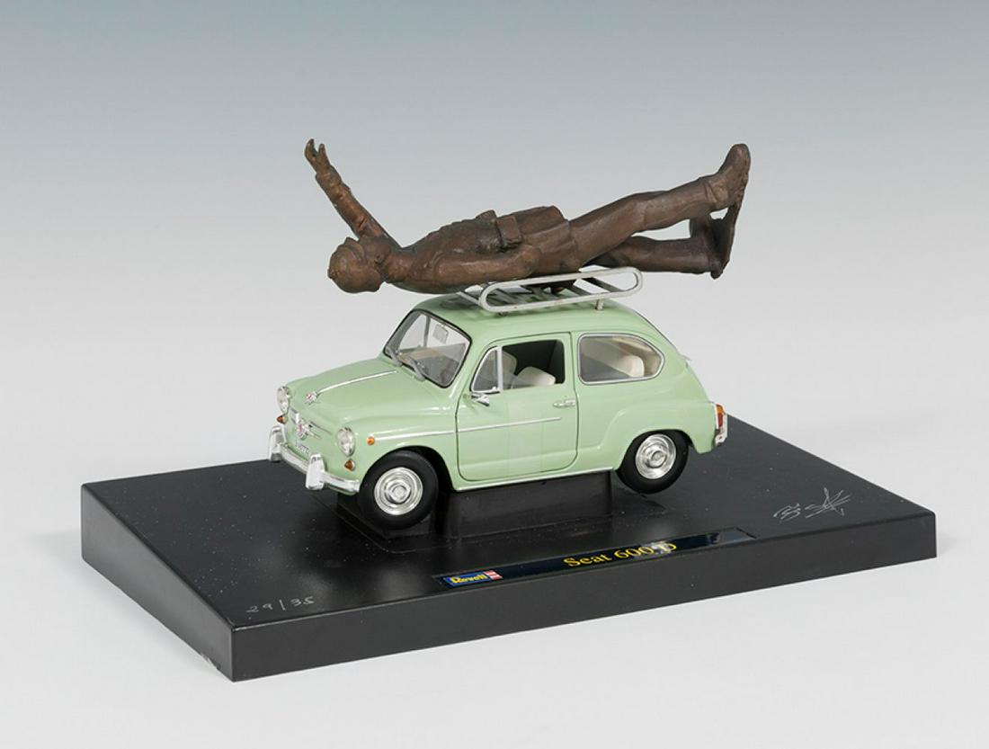 FERNANDO SÃNCHEZ CASTILLO (Madrid, 1970). â€œSeat 600Dâ€. Bronze on model of Seat 600. Copy 29/35.: FERNANDO SÃNCHEZ CASTILLO (Madrid, 1970). "Seat 600 D". Bronze on model of Seat 600. Exemplary 29/35. Signed and justified on the base. Measurements: 17 x 30 x 17,5 cm. SÃ¡nchez Castillo studied Fi