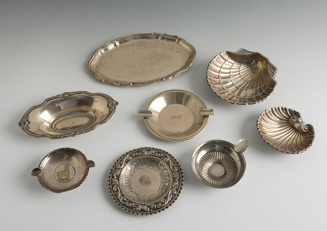 Set eight ashtrays and various trays of the 20th century. Silver. Total weight: 373 gr.: Set of eight ashtrays and various trays of the 20th century. Silver. Total weight: 373 gr. Measurements: 20 x 13 cm (the largest); 2 x 8 cm (diameter). Set of eight ashtrays and trays made entirely of