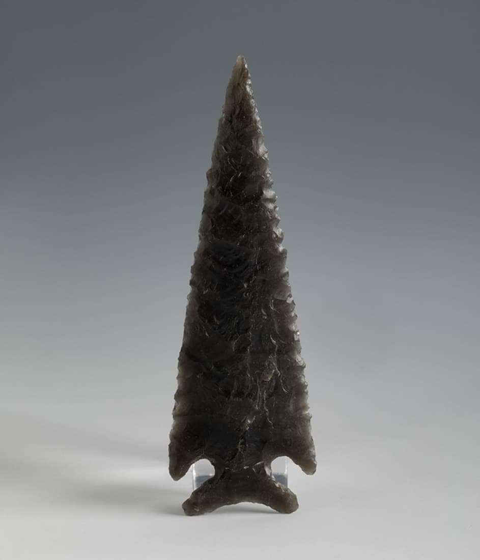 Arrowheads of Native American Indian peoples. America, 13000-1000 B.C. Flint. Provenance: - (1 of 3)