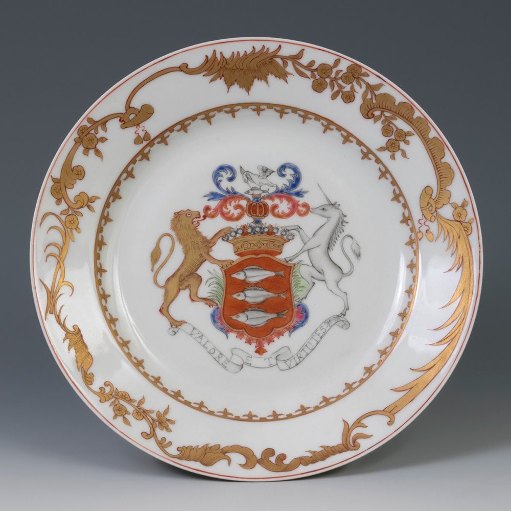 Dish, China, Qing dynasty, 18th century. Porcelain. Rose family. It presents restorations. (1 of 3)