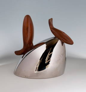 FRANK GEHRY (Toronto, 1929) for ALESSI. “Pito†kettle, design from 1992. Stainless steel and: FRANK GEHRY (Toronto, 1929) for ALESSI. Kettle "Pito", design 1992. Stainless steel and mahogany. Stamp on the base. Dimensions: 24 x 24 x 18 cm. The kettle "Pito" belongs to the Alessi Officina serie